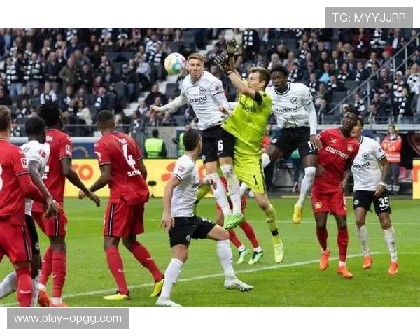 勒沃库森成自2014年沙尔克后首支主场失六球的德甲球队